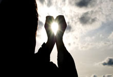 九游娱乐在线-弗赖堡主场平沙尔克，宝贵分数让球迷鼓舞，弗赖堡主场球衣