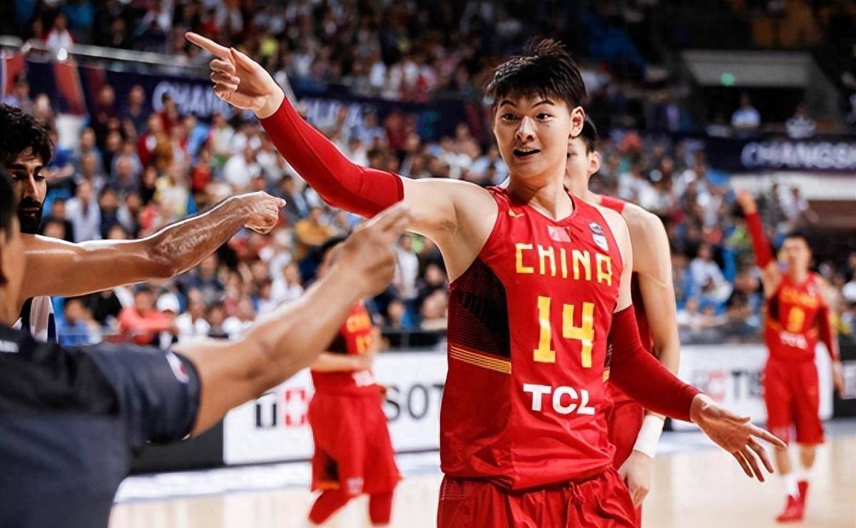 包含精英篮球赛中球员们的出色发挥令人叹为观止的词条