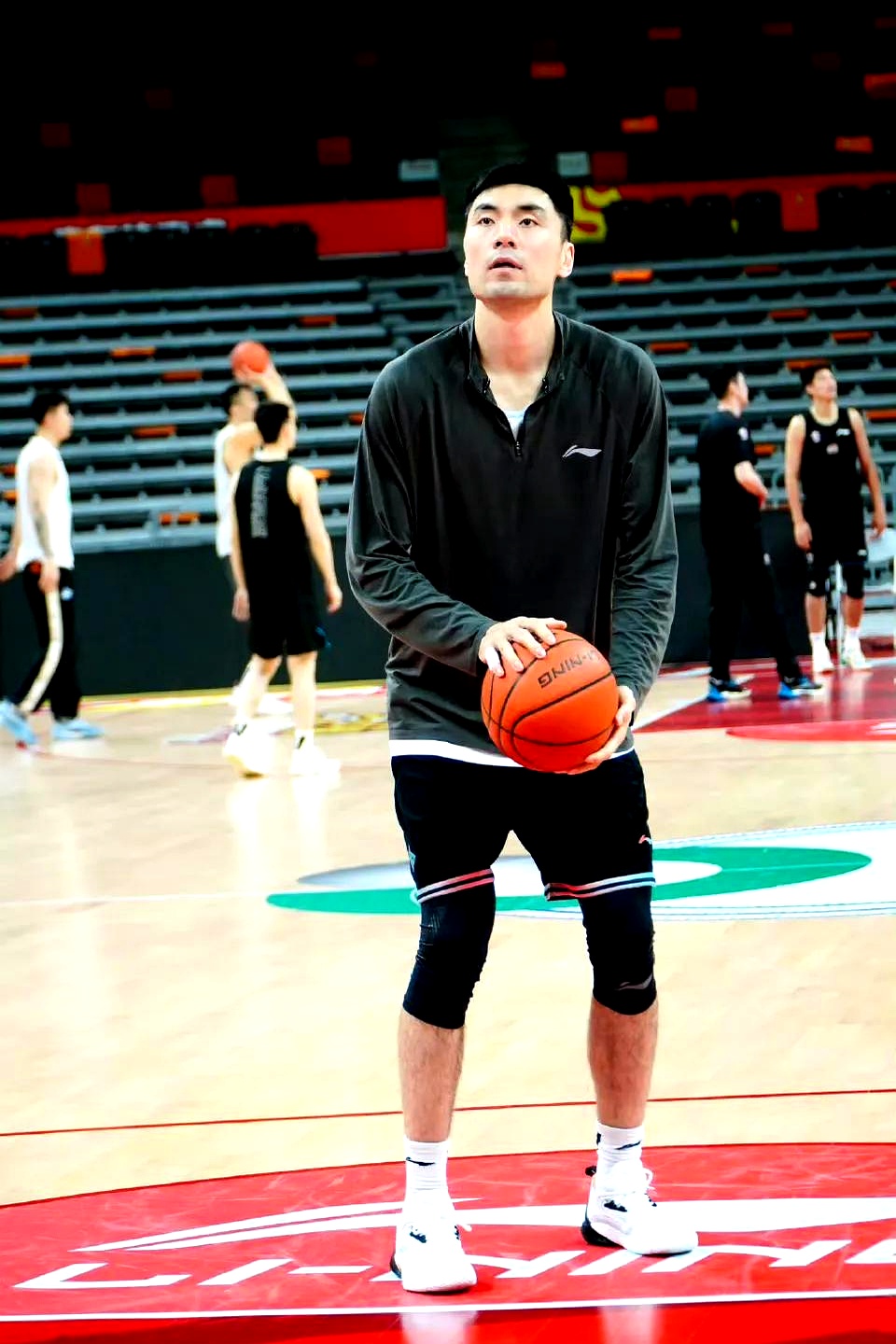 NBA总裁发表演讲鼓励球员们保持训练状态