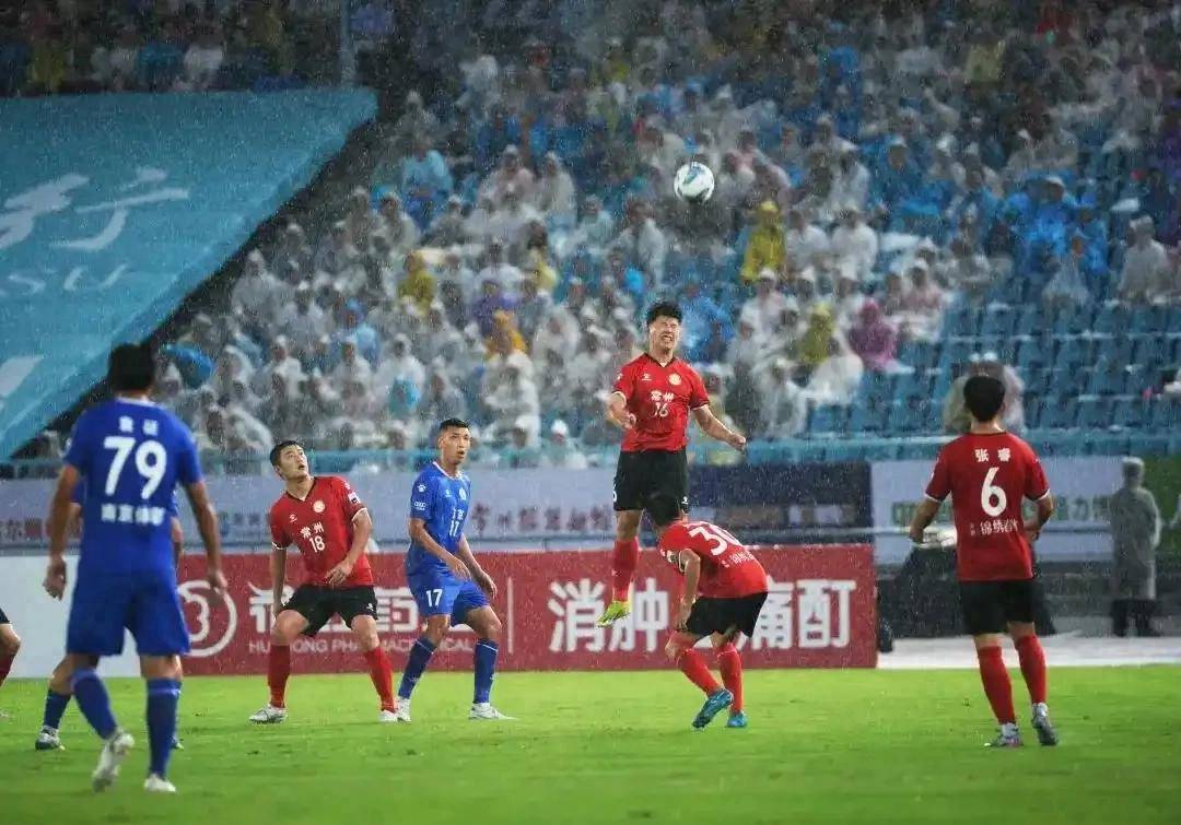 球迷狂欢：比赛结果出炉引发热议的简单介绍