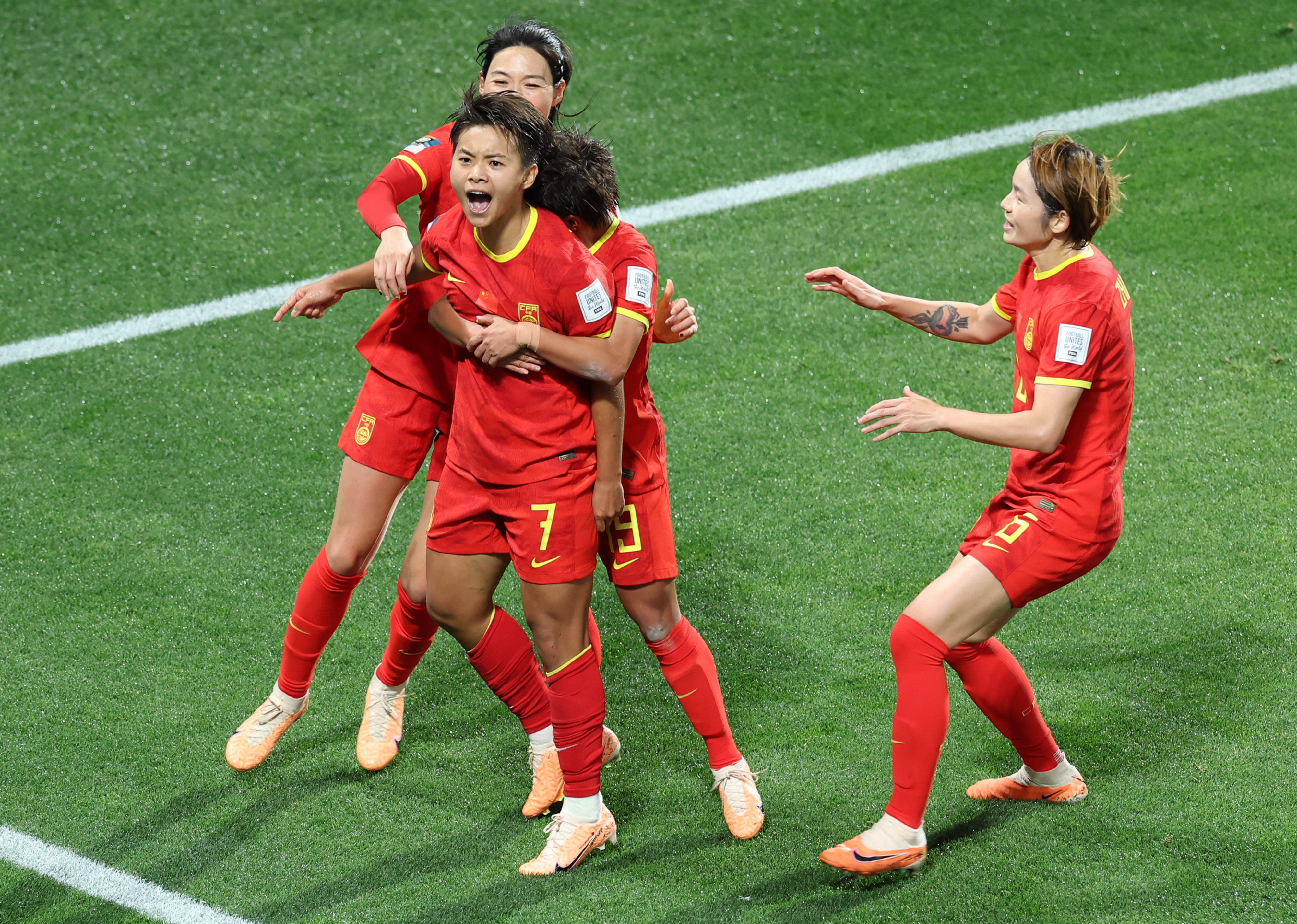 国际女足比赛，中国队实现惊艳逆袭