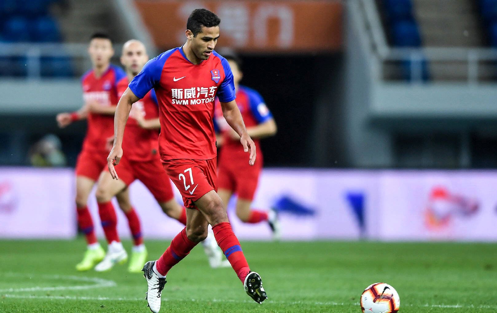 包含重庆斯威球员火力全开，斩获宝贵三分的词条