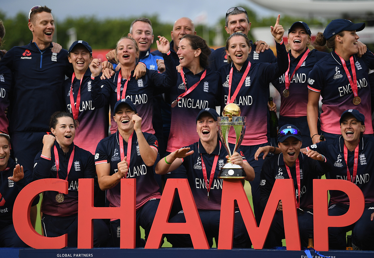 包含柏林赫塔客场艰难取胜，保级形势稍有好转的词条