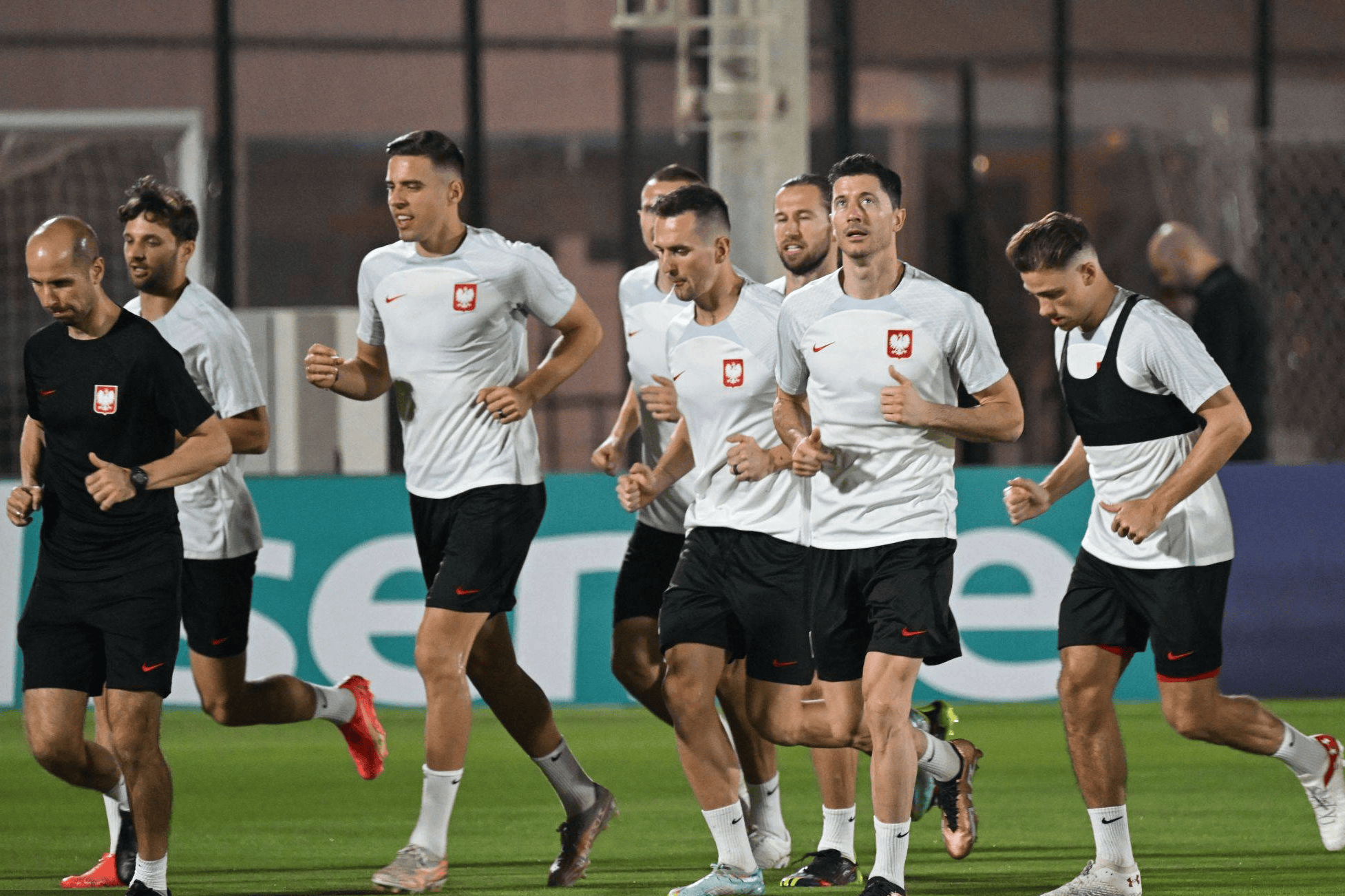 实力对决打破常规，欧国联比赛惊现黑马