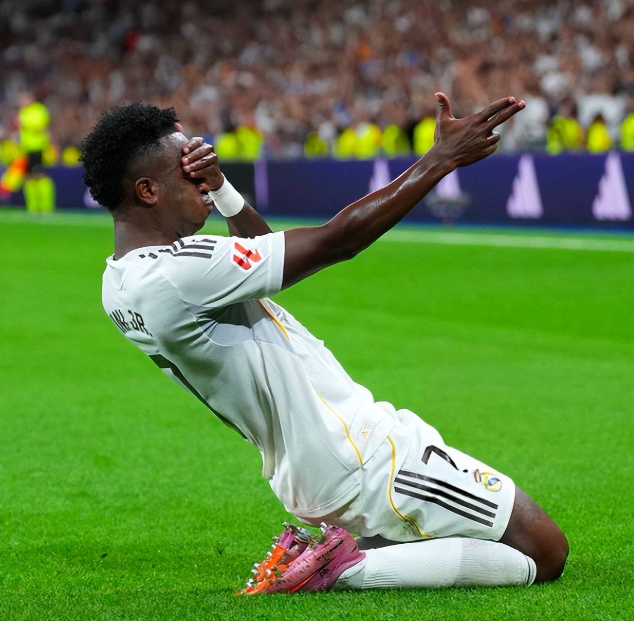 皇马客场失分，C罗锁定制胜球被绝杀的简单介绍