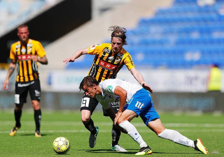 包含柏林赫塔主场力克对手，保持领先优势的词条