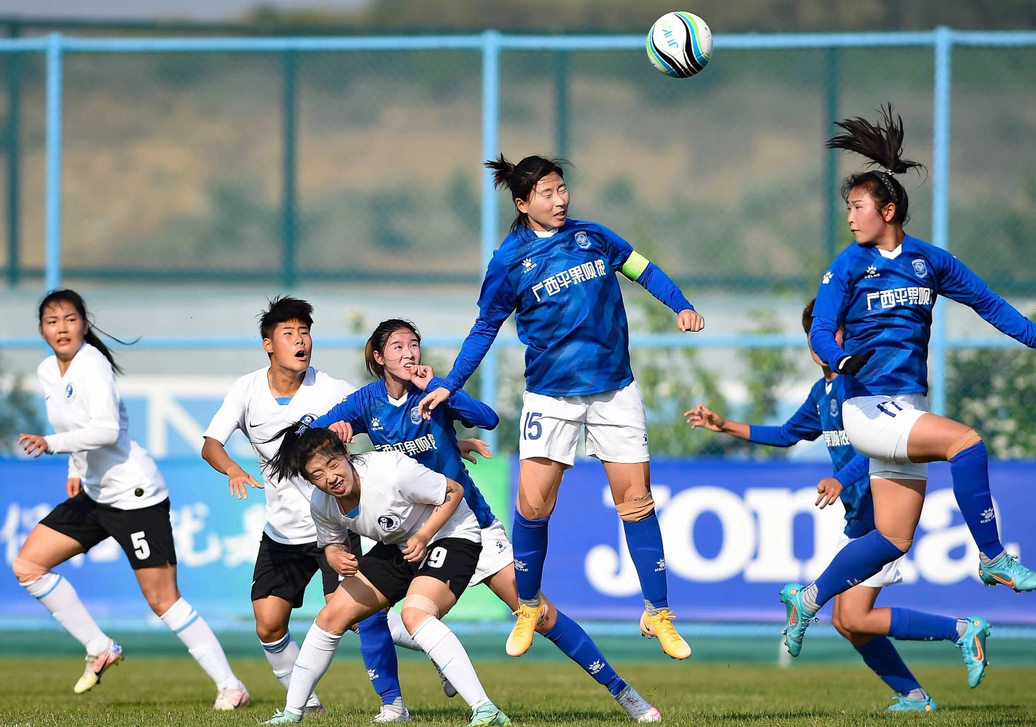 精彩对决！女足比赛场上激情迸发