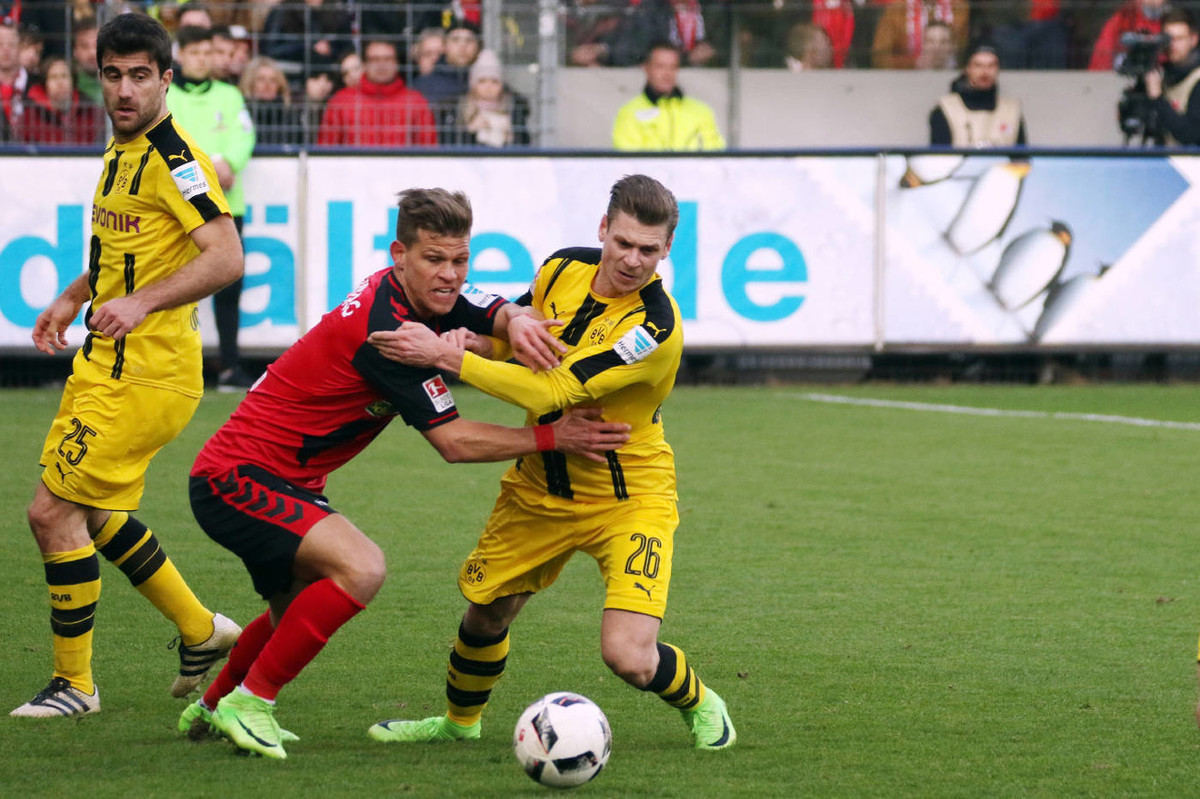 包含摩纳哥主场大胜亚眠，取得关键胜利的词条