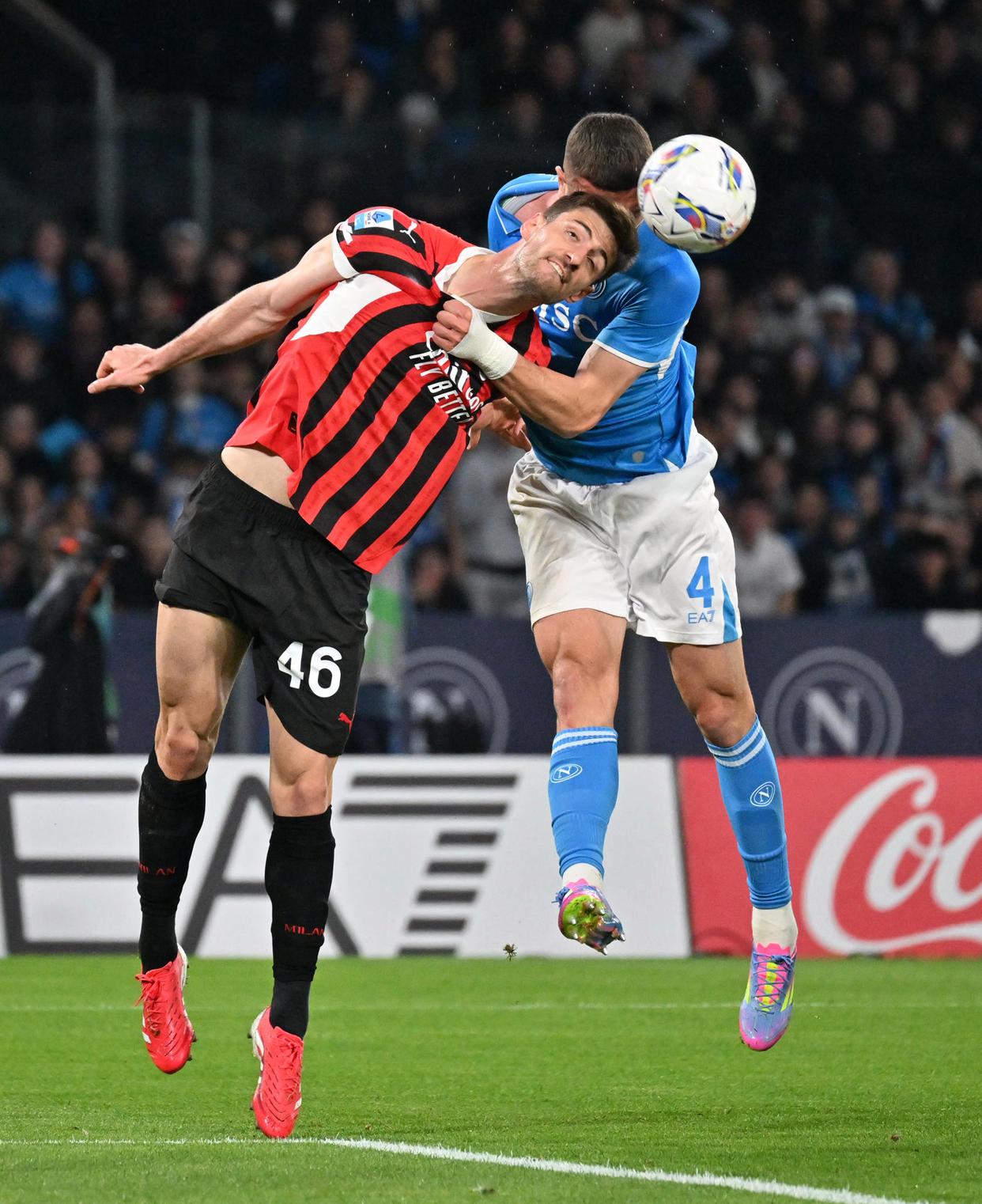 那不勒斯外援状态火爆，帮助球队取得胜利