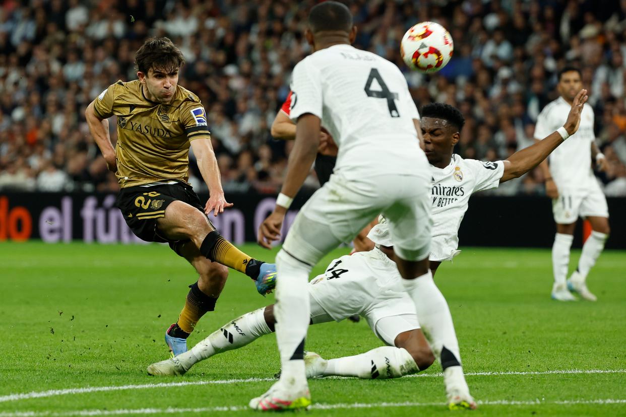 关于西班牙轻松晋级四分之一决赛的信息