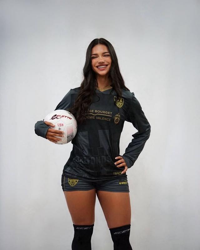 加拿大女足队员荣膺金靴奖项