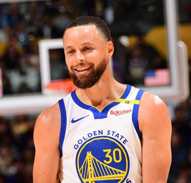 勇士明星球员库里再砍40+，率队逆转湖人获胜的简单介绍