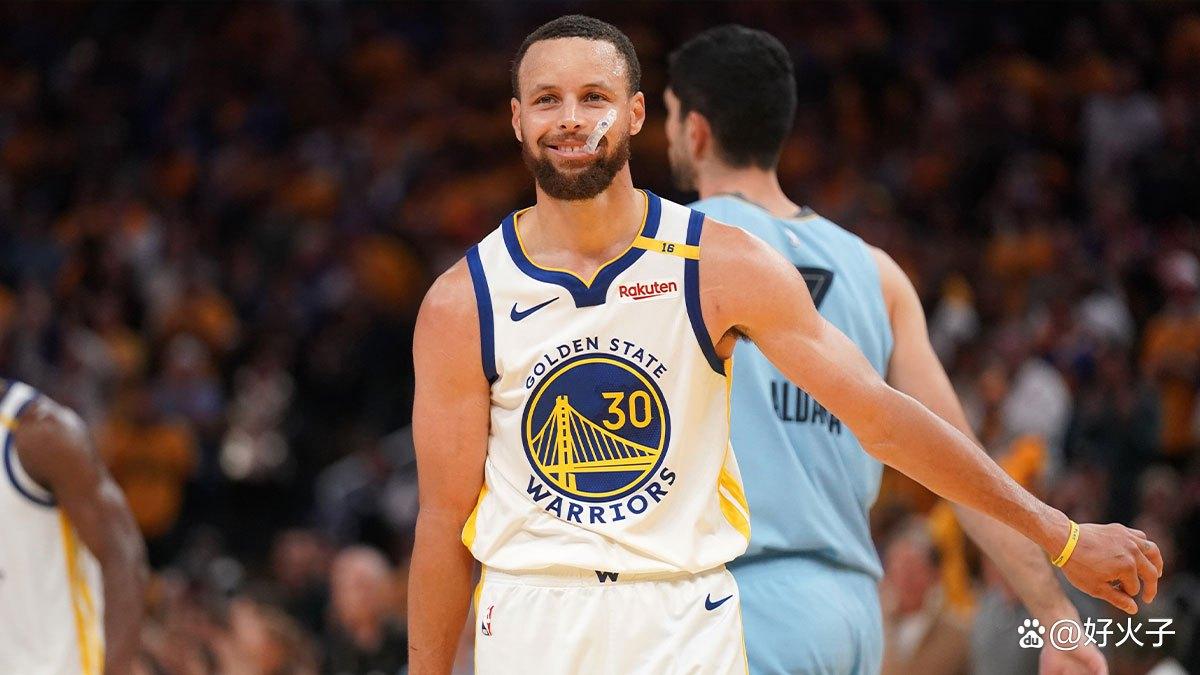 库里成为勇士队史得分王，超越传奇球星张伯伦的简单介绍