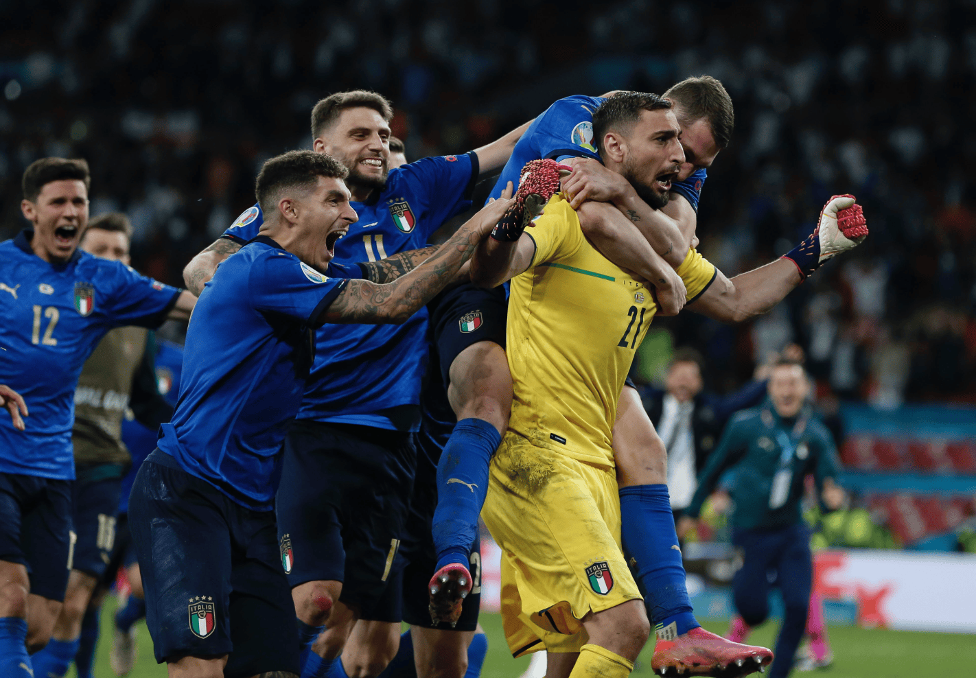 关于爱沙尼亚队紧随其后，欧洲杯资格暂时悬殊的信息