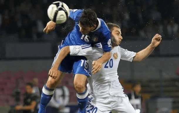 包含罗马对圣埃蒂安，法甲冠军再现暗流涌动的词条