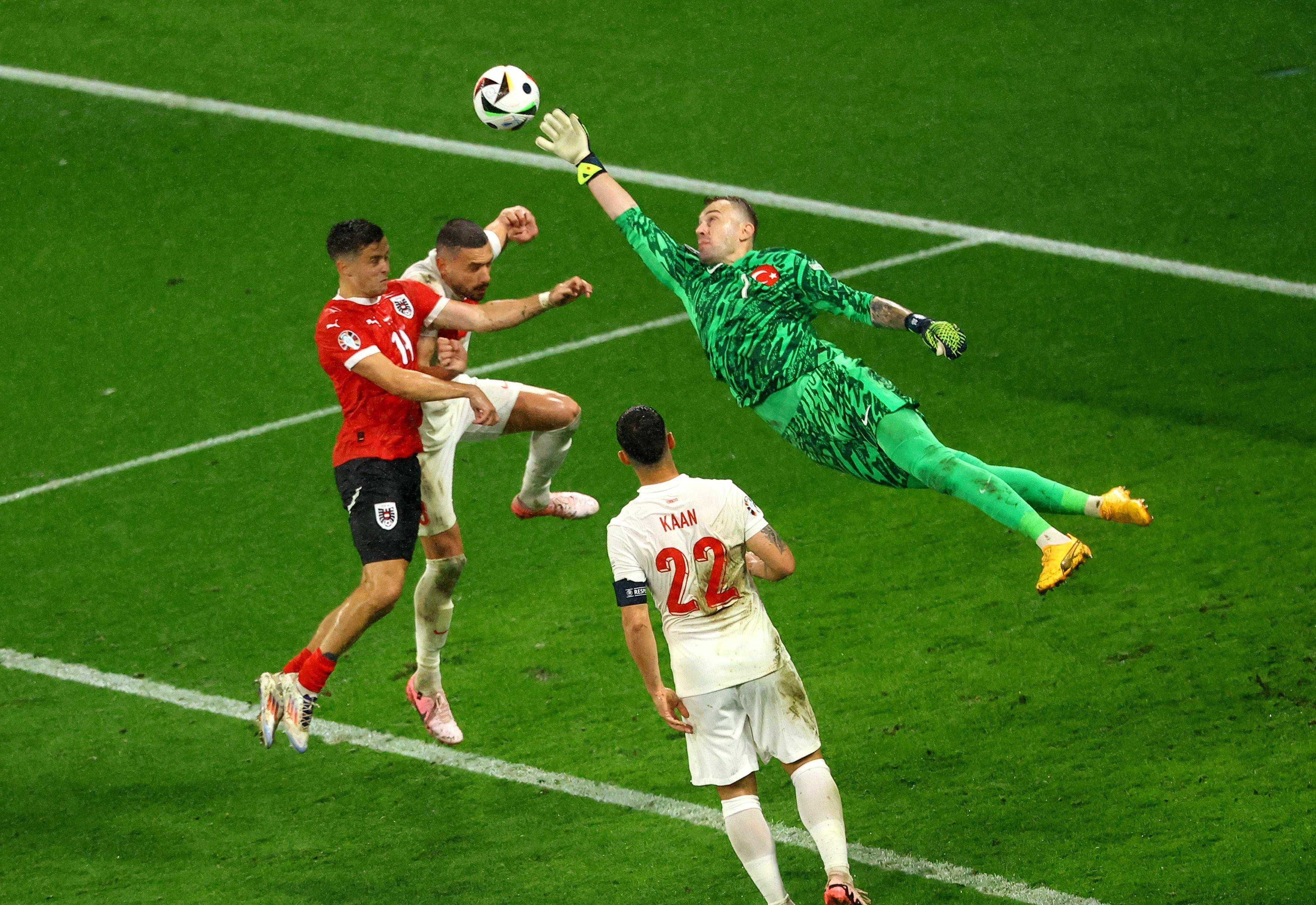 激烈角逐！欧洲足球锦标赛预选赛，球队实力均衡的简单介绍