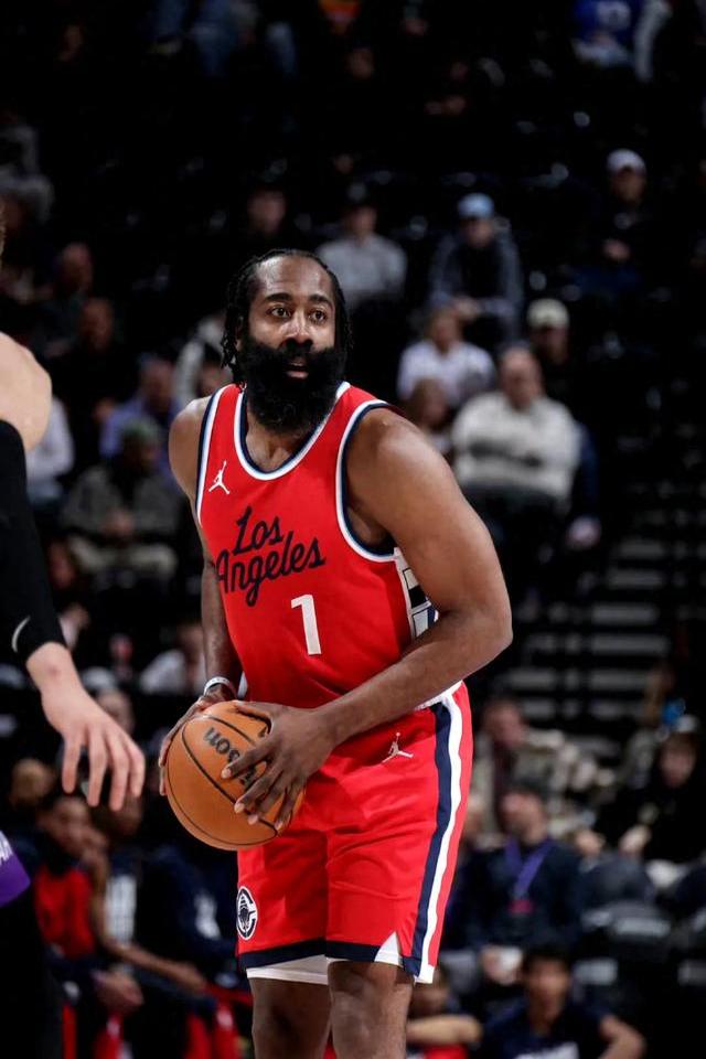 快船客场取得爵士胜利