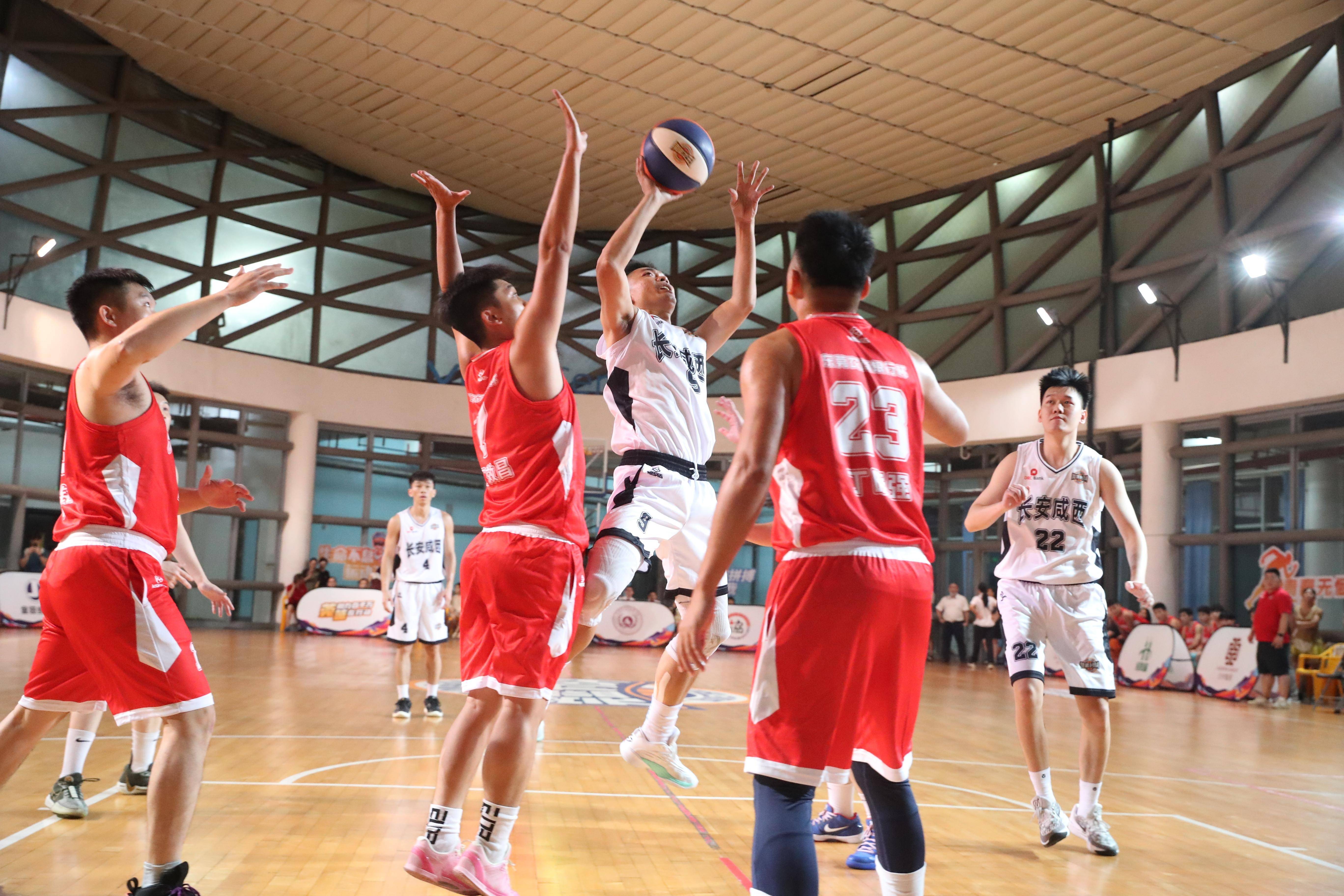 东莞篮球队在比赛中迎来胜利