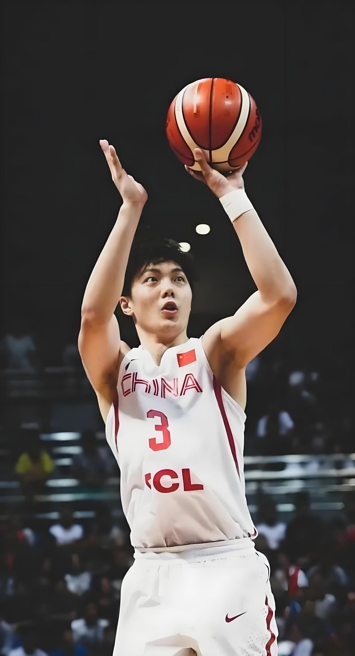 主力球员备战期间表现出色，备受瞩目