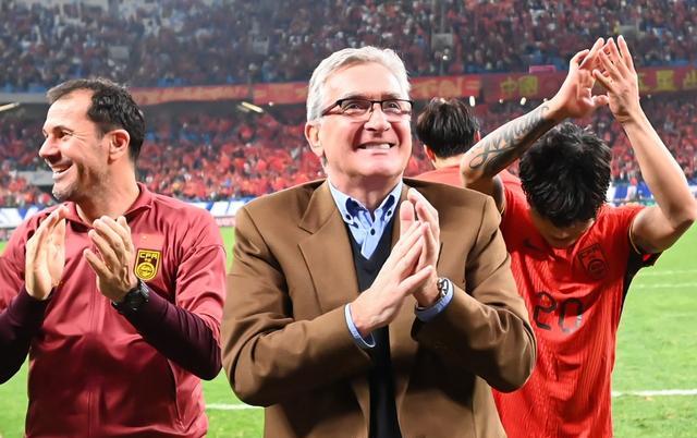 主力球员备战期间表现出色，备受瞩目