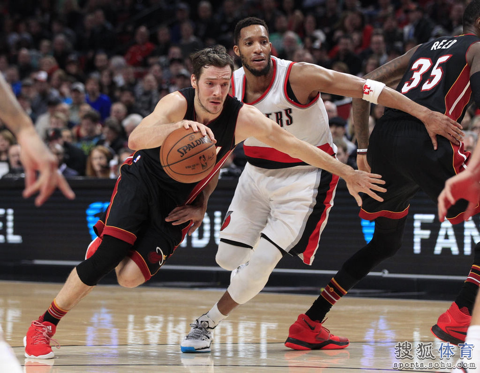 热火客场逆转太阳，保持不败