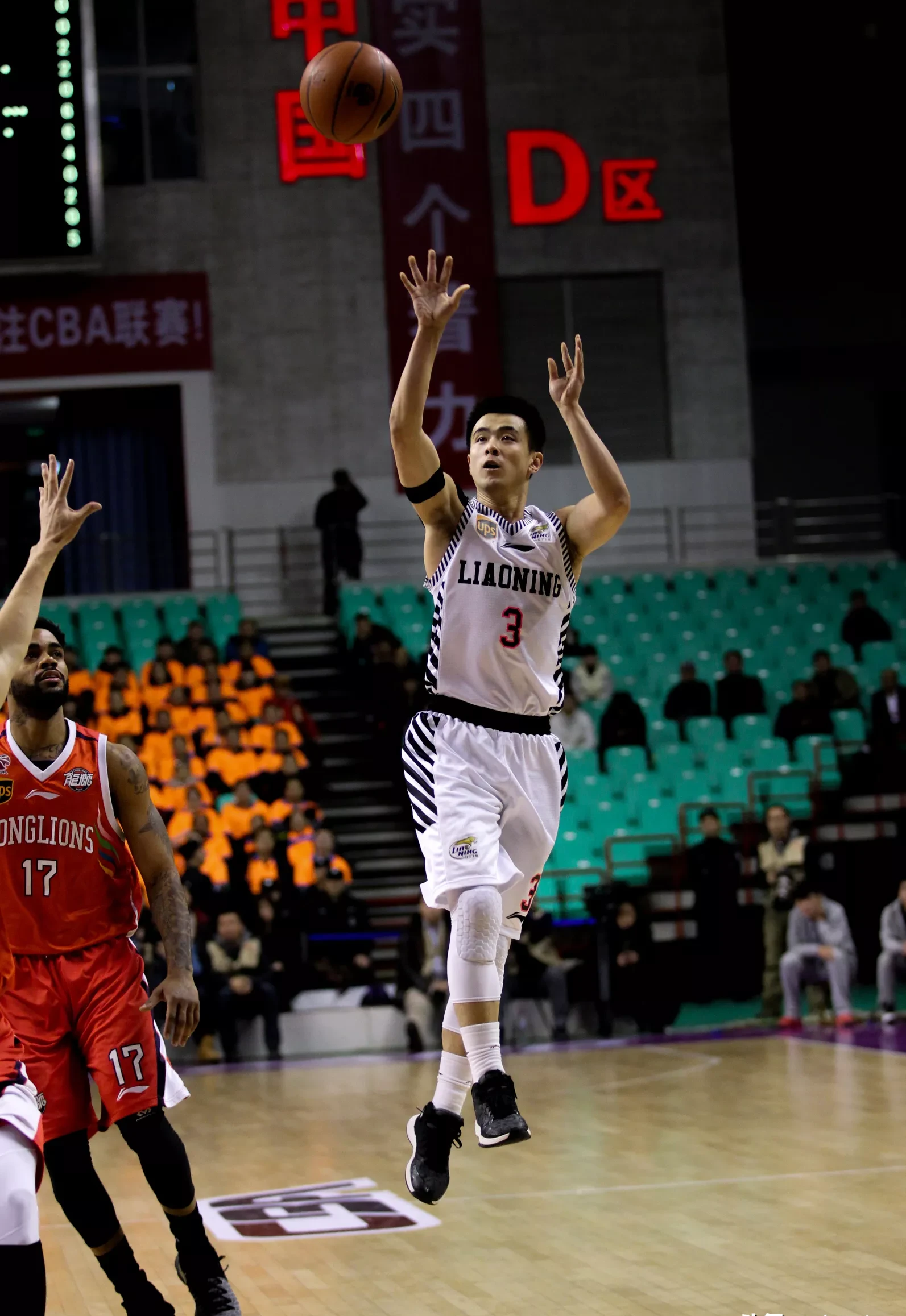 关于辽宁男篮主场告捷，稳住季后赛席位的信息