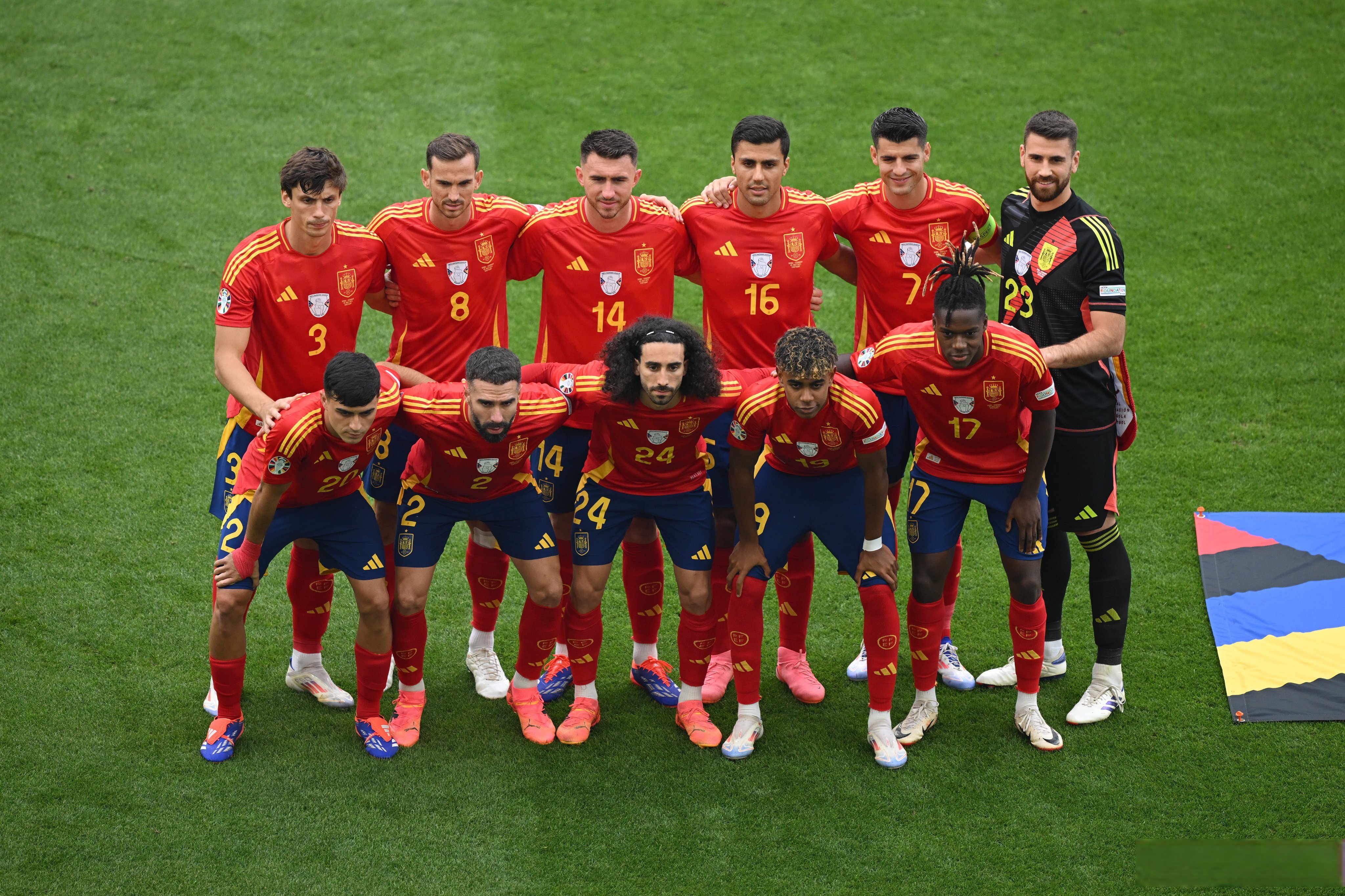 西班牙队惊艳表现，进入欧洲杯四强！